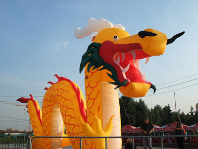 Китайский надувной дракон